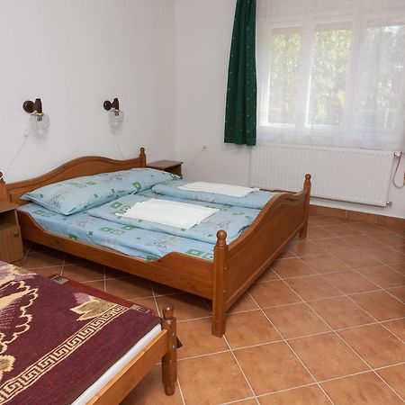 Paratlan Apartmanhaz Сильвашварад Экстерьер фото