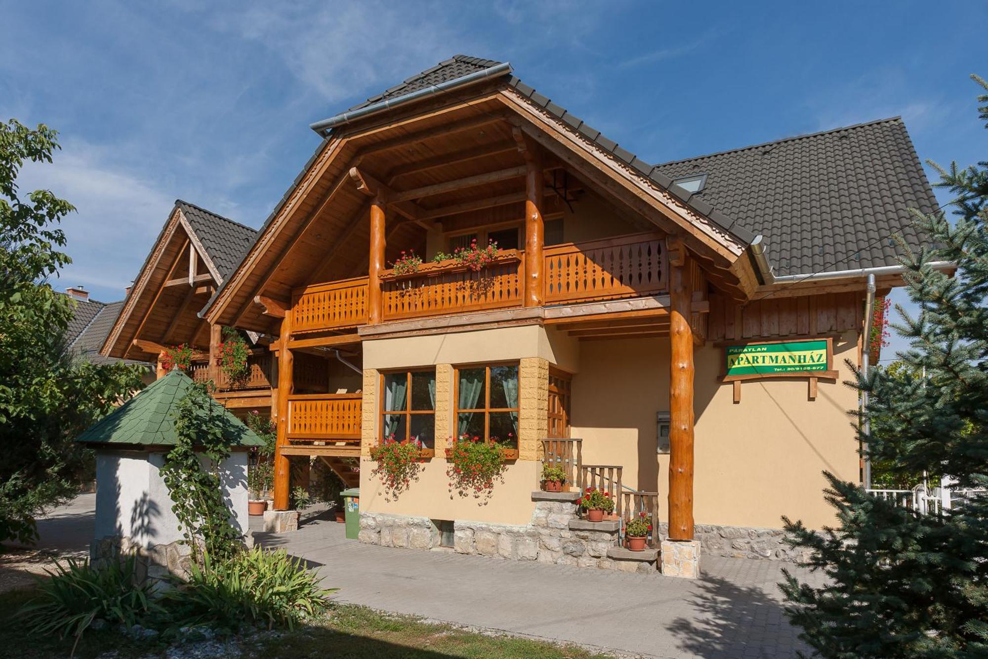 Paratlan Apartmanhaz Сильвашварад Экстерьер фото